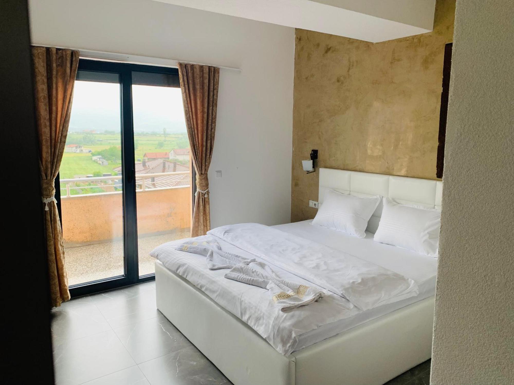 Hotel Albatros Prizren Eksteriør billede