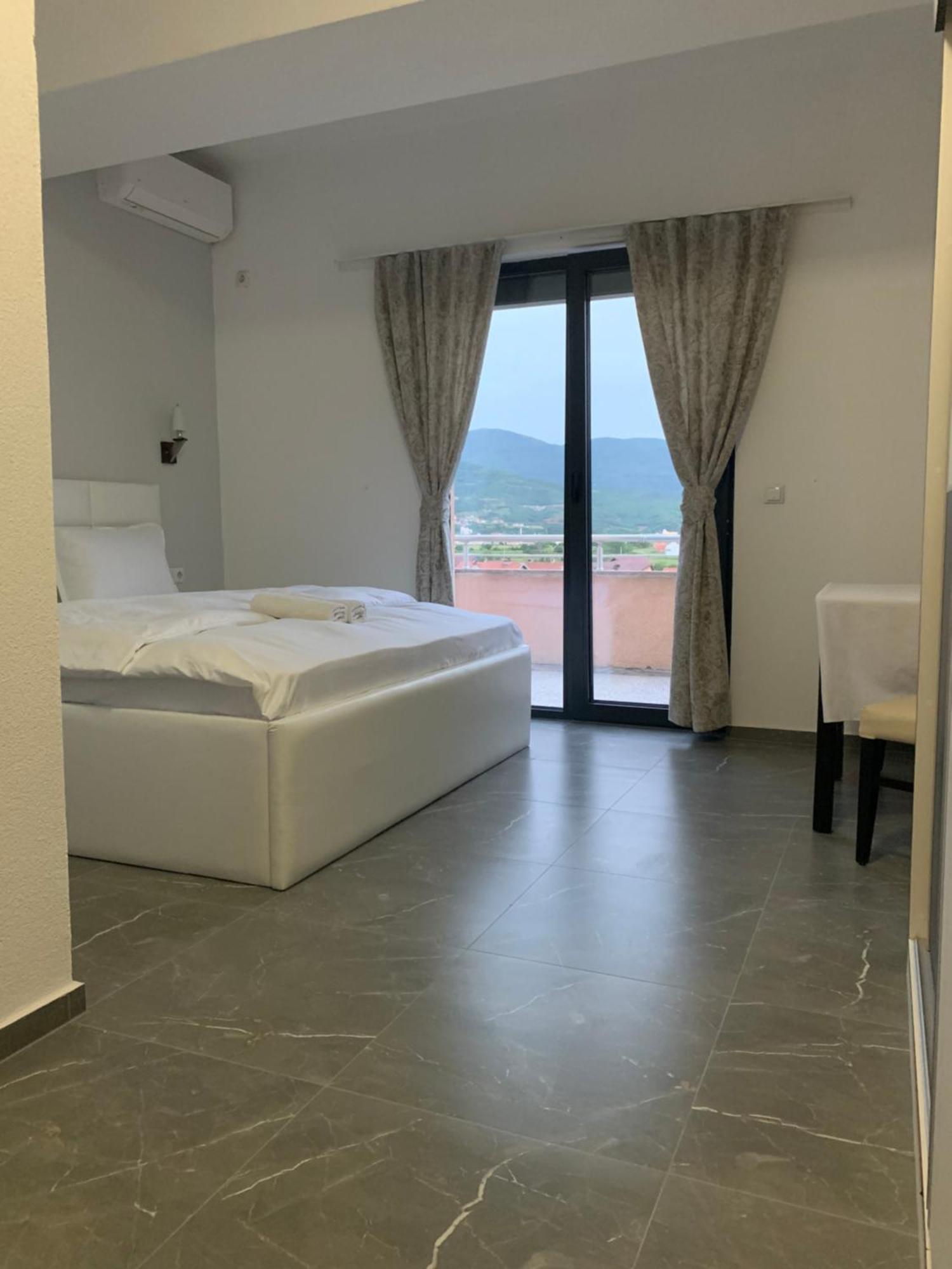 Hotel Albatros Prizren Eksteriør billede