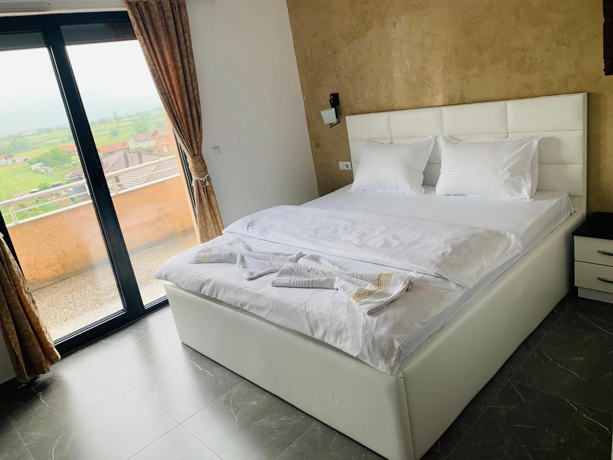 Hotel Albatros Prizren Eksteriør billede